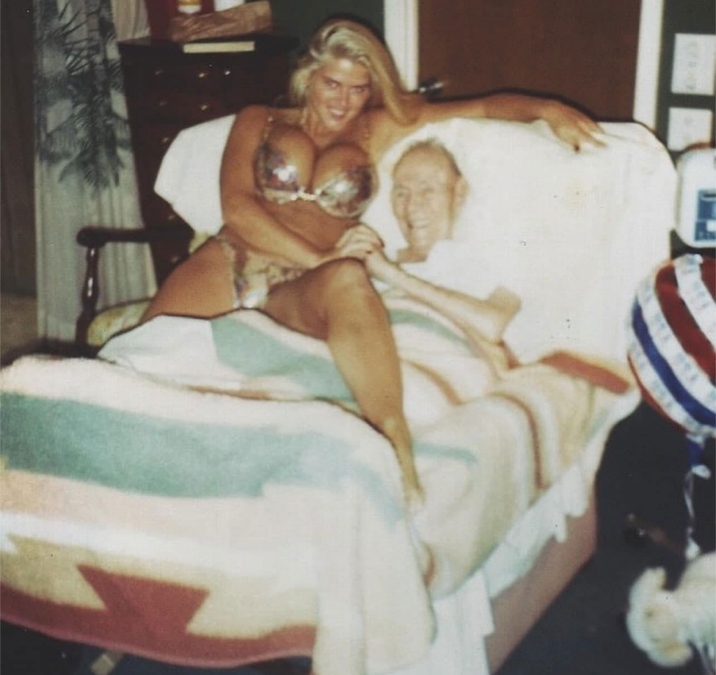 Anna Nicole Smith, age 26, with her 89 years old Billionaire husband J. Howard Marshall II, in his hospital bed.